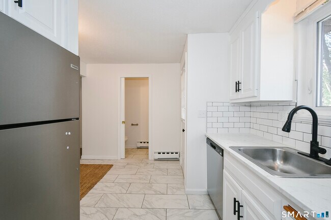 Building Photo - 421 Emmett St