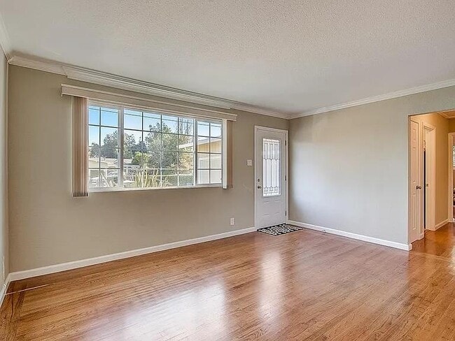 Foto del edificio - 463 Larkspur Dr