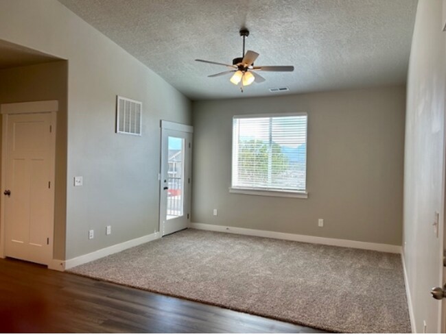 Foto del edificio - Modern 3-Bedroom Condo for Rent in Lehi – ...