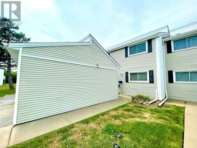 Building Photo - 7001-7001 Casey St