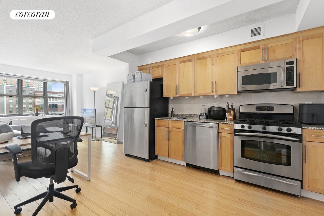 Foto principal - 516 W 47th St