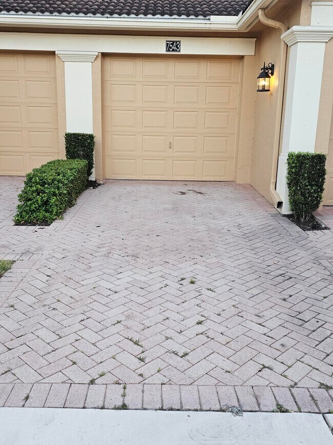 Building Photo - 7543 SW Herrington Ln