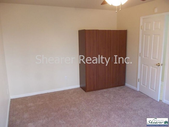 Foto del edificio - 10025 Treeside Ln