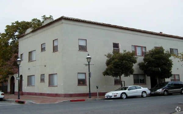 Building Photo - 600 Castro St
