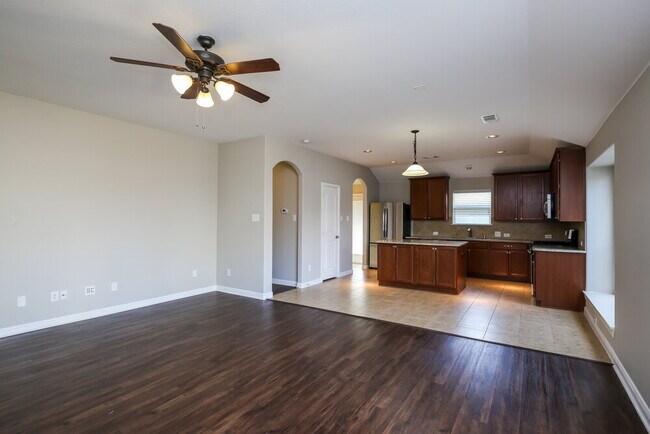 Building Photo - 1404 Nightingale Dr