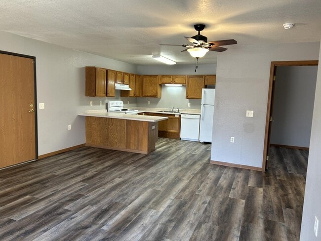 Building Photo - 830 Rice St