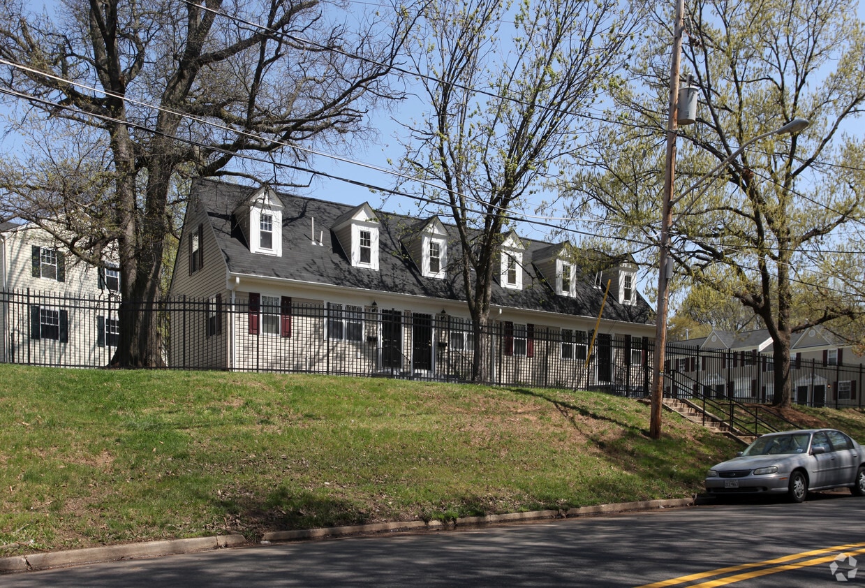 6860 Hawthorne St, Landover, MD 20785 Apartments in Landover, MD