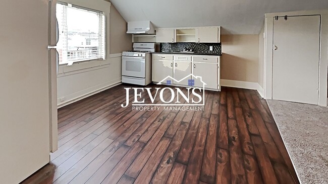 Building Photo - Well-kept ground-floor apartment near Aubu...