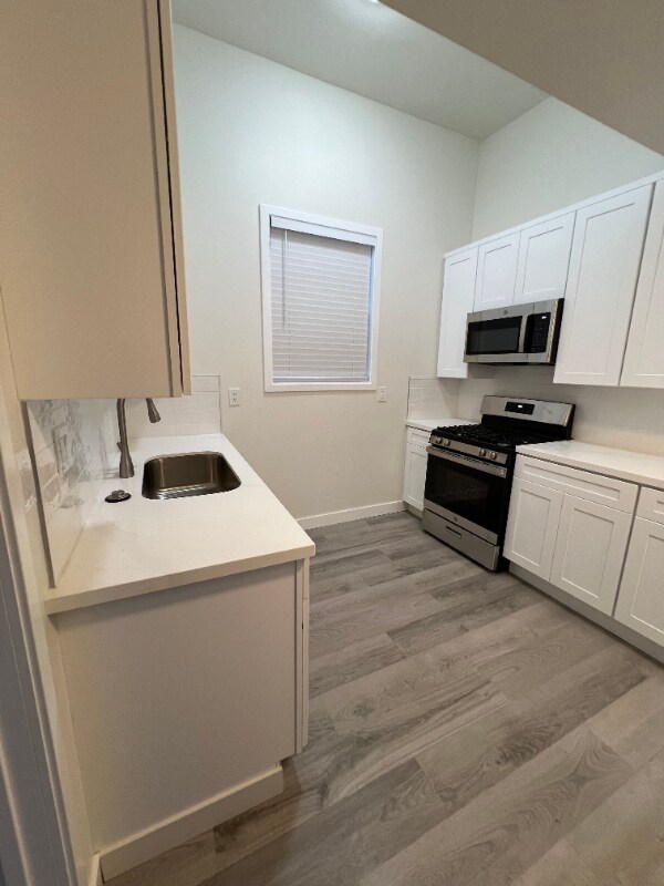 Building Photo - 617 W 76th St