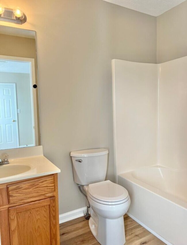 Building Photo - 204 Maple Leaf Ln