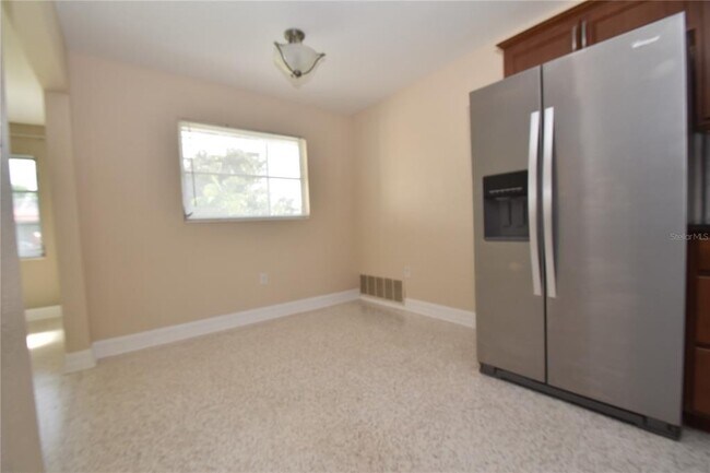 Building Photo - 6611 Colonial Dr
