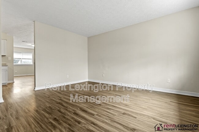 Building Photo - 3966 Northampton Dr