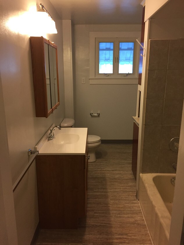 Bath #1 - 1439 N Sumner Ave