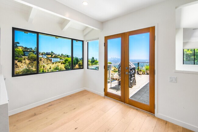 Building Photo - 1640 MOUNTCREST Ave