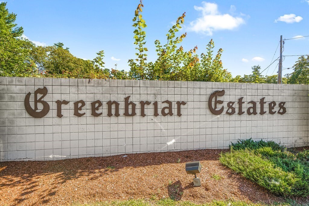 Primary Photo - 2 Greenbriar Dr