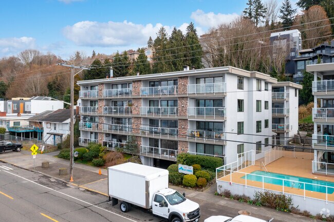 Building Photo - 2108 Alki Ave SW