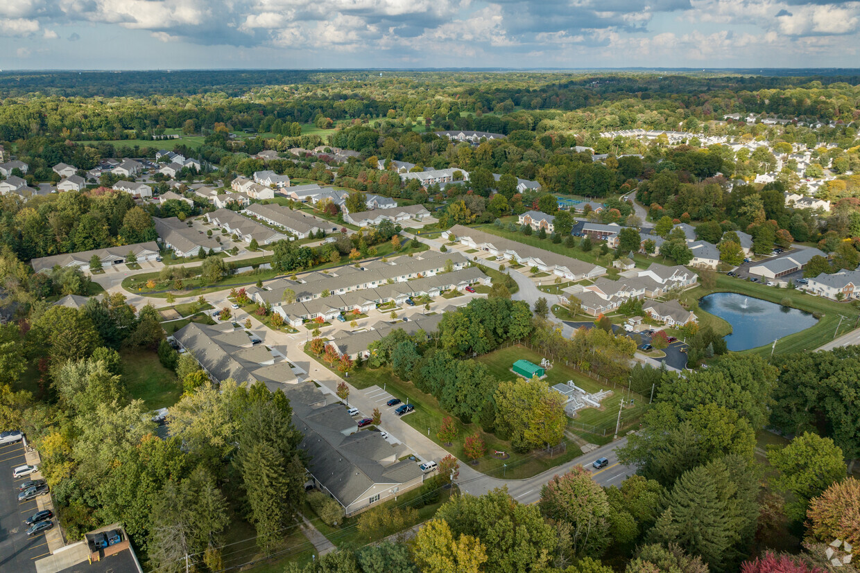 Primary Photo - Redwood Cuyahoga Falls