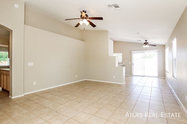 Foto del edificio - 4 WEEKS FREE RENT IF MOVED IN BY 11/30! Go...