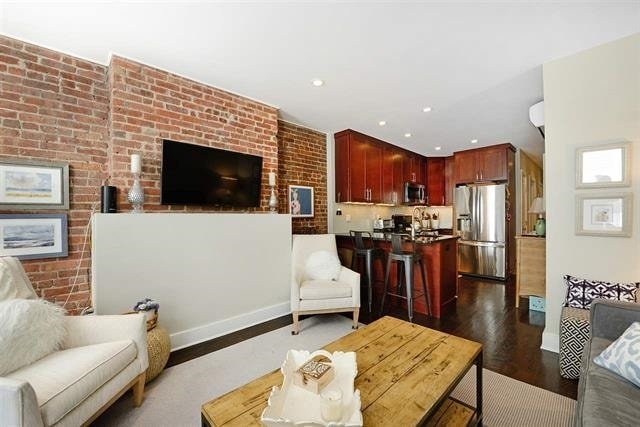 Building Photo - 1314 Hudson St