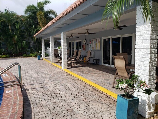 Building Photo - 649 W Oakland Park Blvd