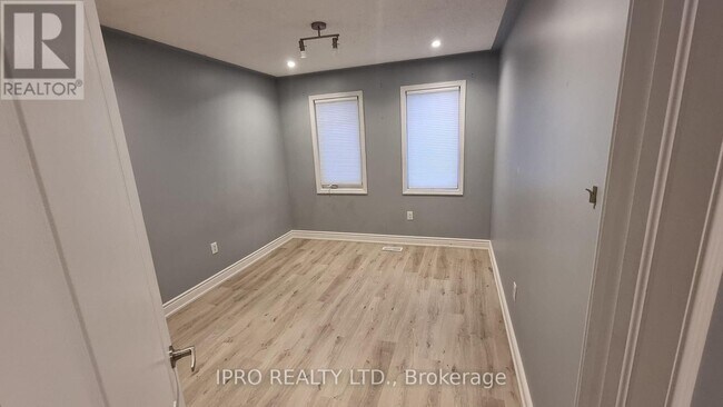 Building Photo - 227 Leiterman Dr