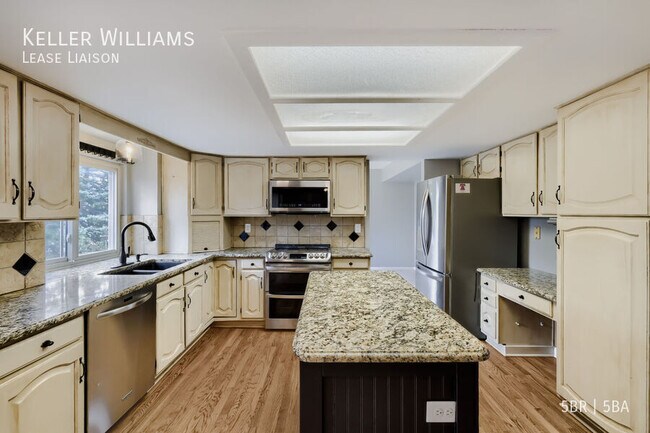 Foto del edificio - 8050 Butterweed Dr