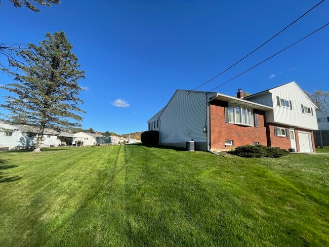 Foto del edificio - 1005 Murray Hill Rd