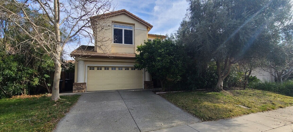 Foto principal - Beautiful 6 bed / 3 bath Energy Efficient ...