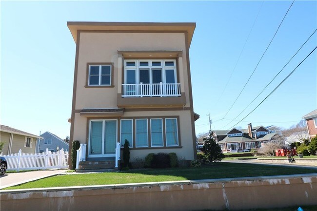 Building Photo - 85 King Philip Rd