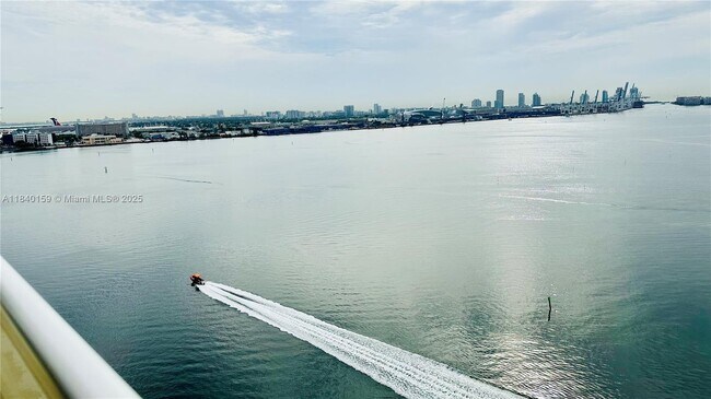 Foto del edificio - 800 Claughton Island Dr