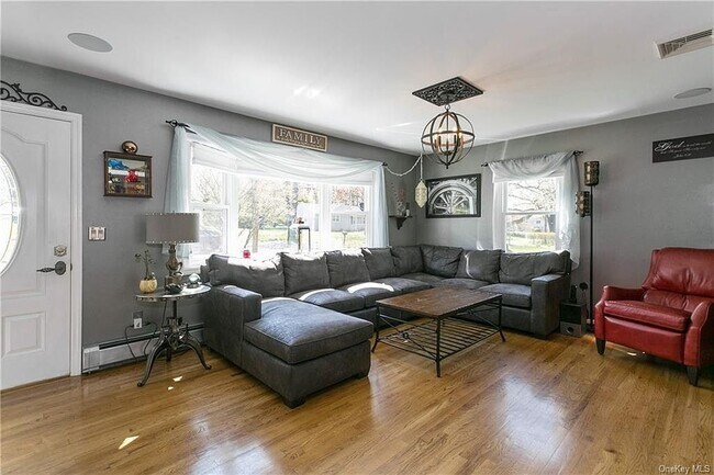 Foto del edificio - 14 Alexander Dr