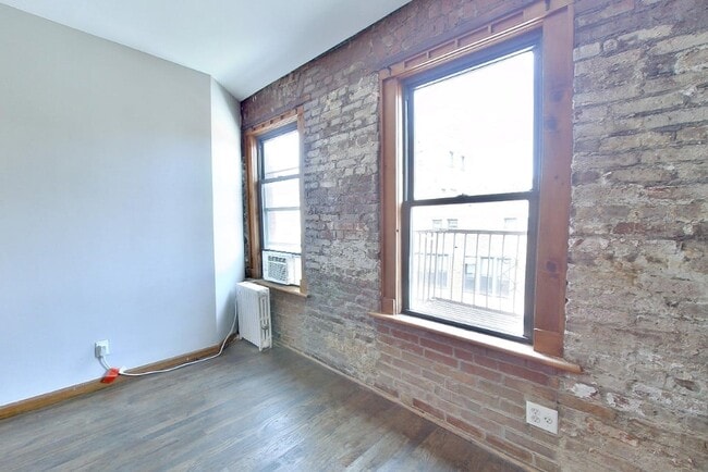 Building Photo - 410 E 13th St