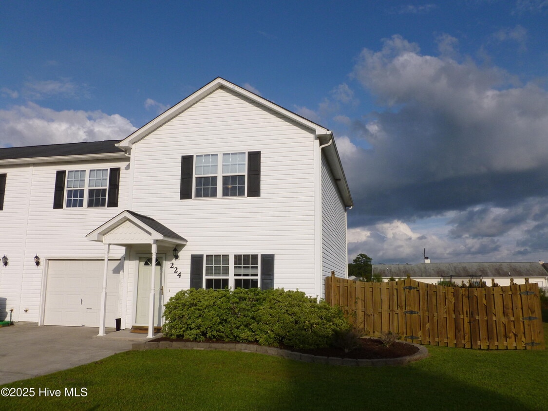 Foto principal - 224 Smallwood Rd