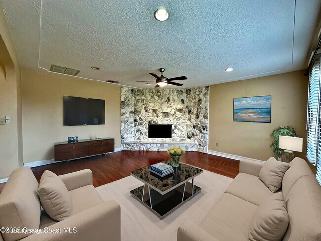 Building Photo - 1084 Herne Ave NE