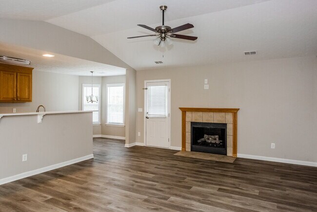 Building Photo - 1641 Red Bird Cir SE