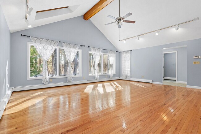 Foto del edificio - 77 Colonial Rd