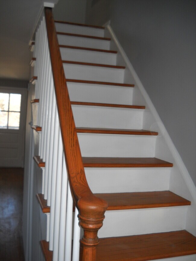 Building Photo - 52 Anderson Hill Rd