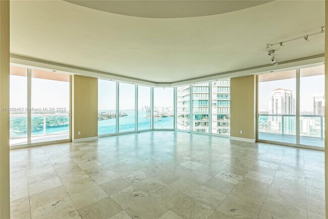 Foto del edificio - 300 South Pointe Dr