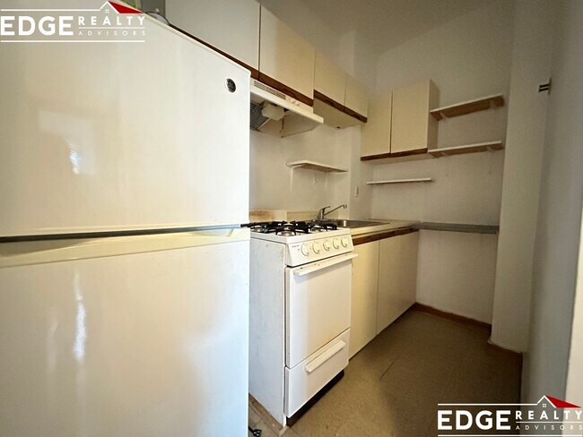 Foto del edificio - 160 Strathmore Rd