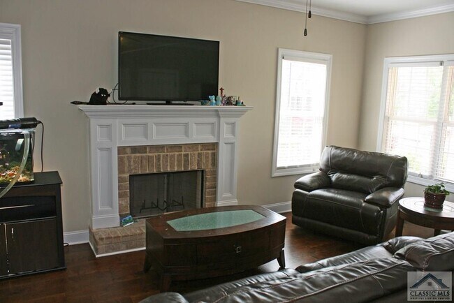 Foto del edificio - 1564 Cold Tree Ln