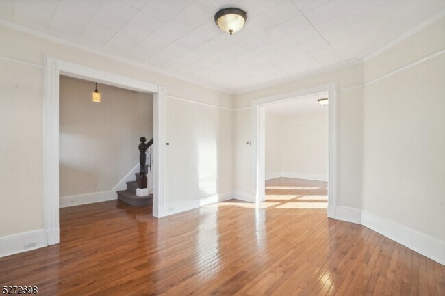 Foto del edificio - 22 Kent Pl Blvd