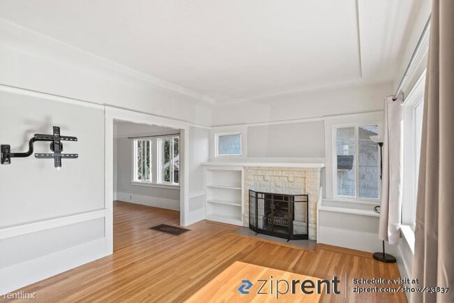 Building Photo - 2 br, 1 bath House - 2548 Scenic Avenue, O...
