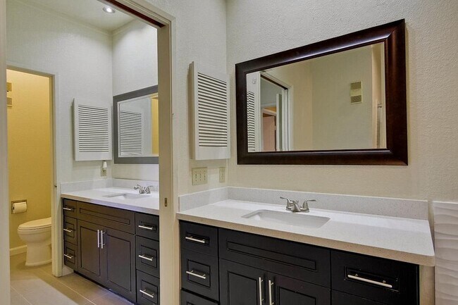 Foto del edificio - 22330 Homestead Rd