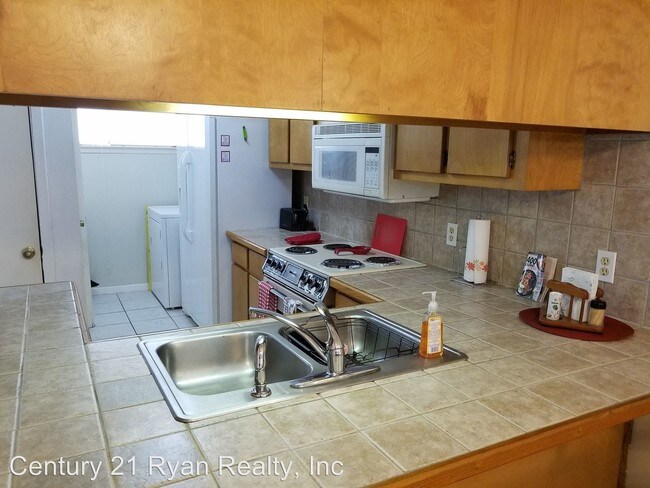 Building Photo - 7125 N Lagoon Dr