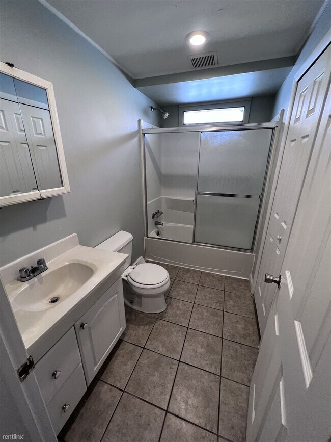 Building Photo - 2 br, 1.5 bath House - 21759 Shakespeare Ave