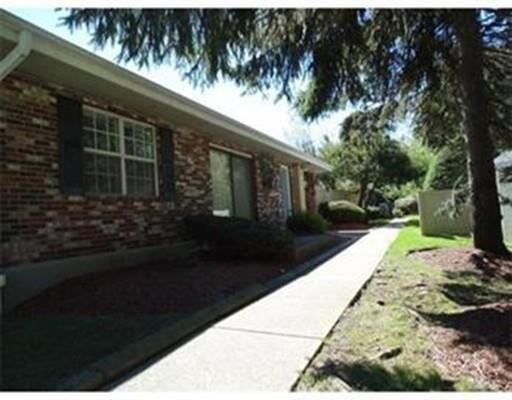 Building Photo - 916 Windsor Dr