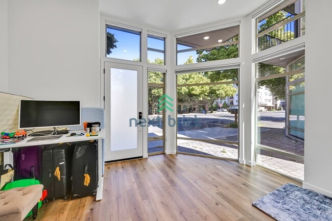 Building Photo - Modern Luxury 3 bedrooms and 2 bathrooms T...