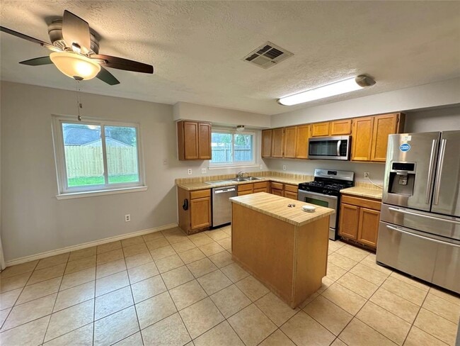 Building Photo - 15734 Castorglen Dr