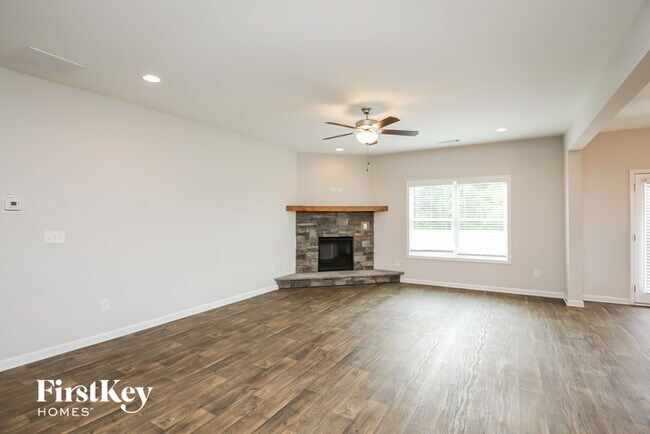 Building Photo - 45 Farm Lakeside Dr