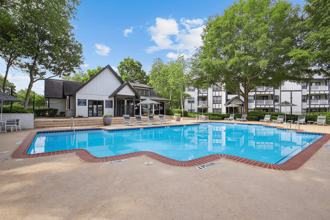 Building Photo - Grande Oaks at Old Roswell Apartment Homes